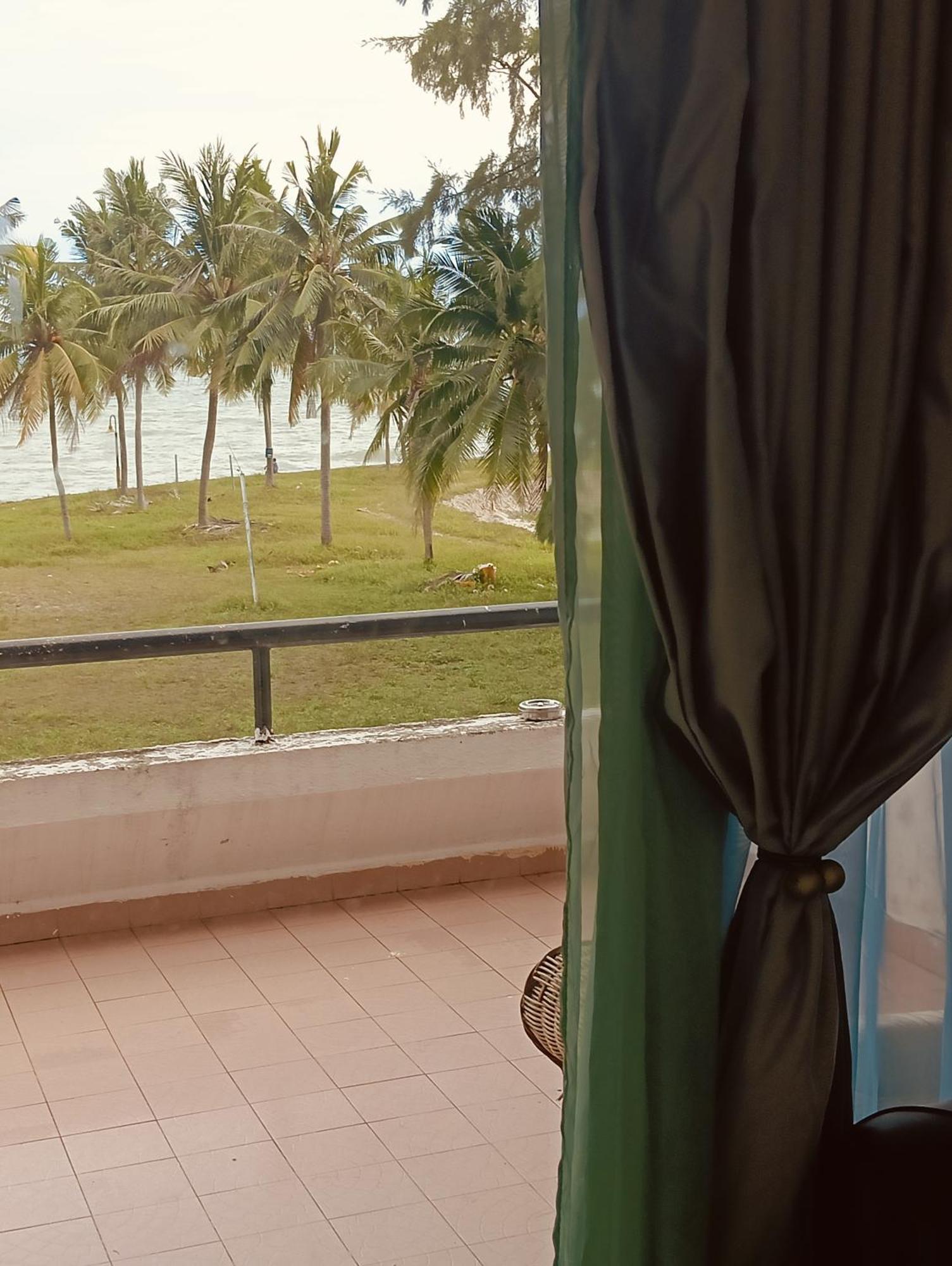 Pd Seaview Corus Paradise Lagoon Porto Dickson Exterior foto